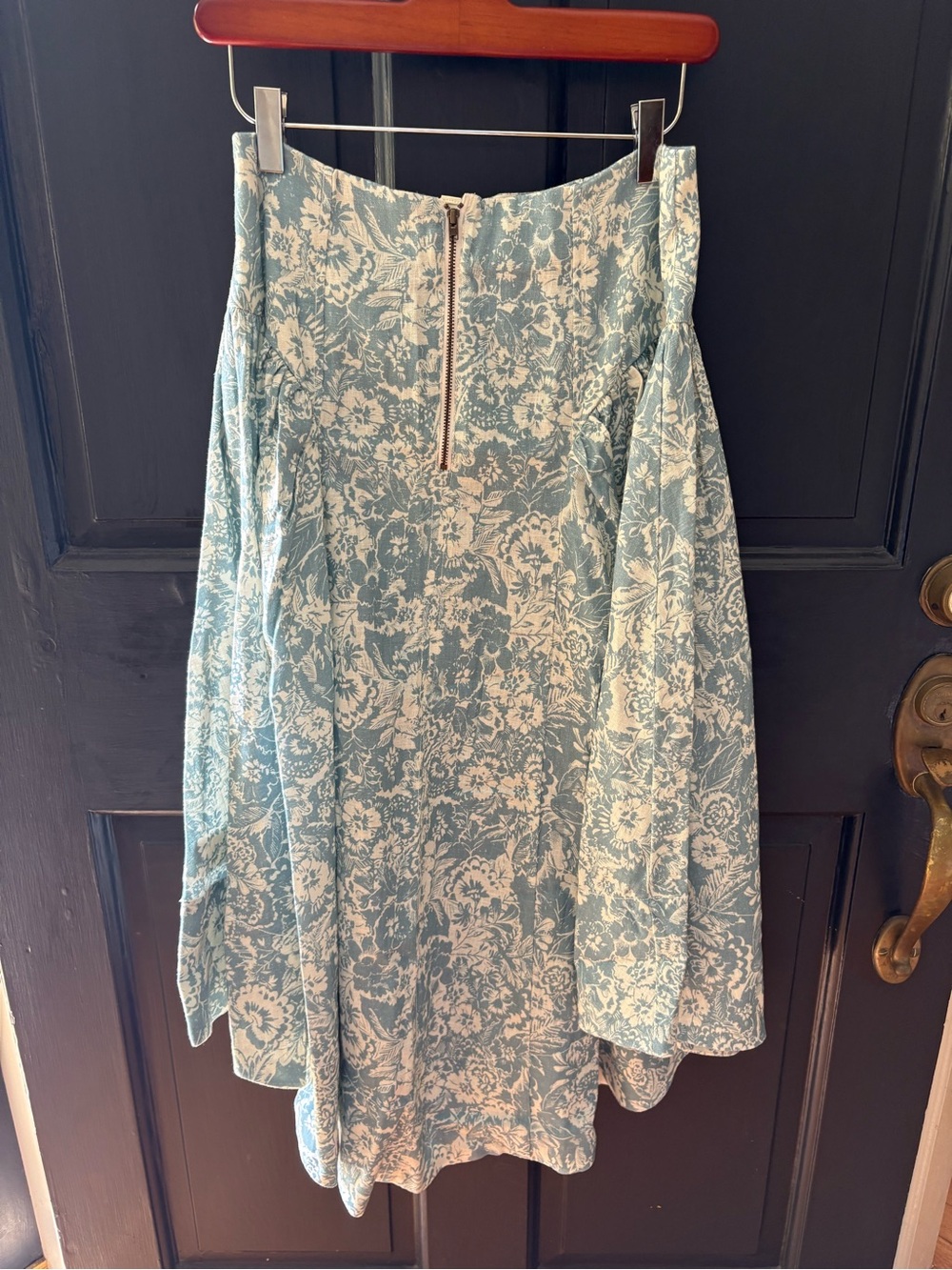 Anthropologie linen Blue Floral Midi Skirt. NWT. Size 4 - Picture 2 of 6